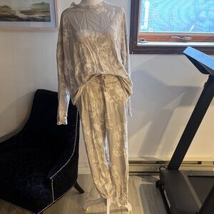 Athleta Cream Long Sleeve Top